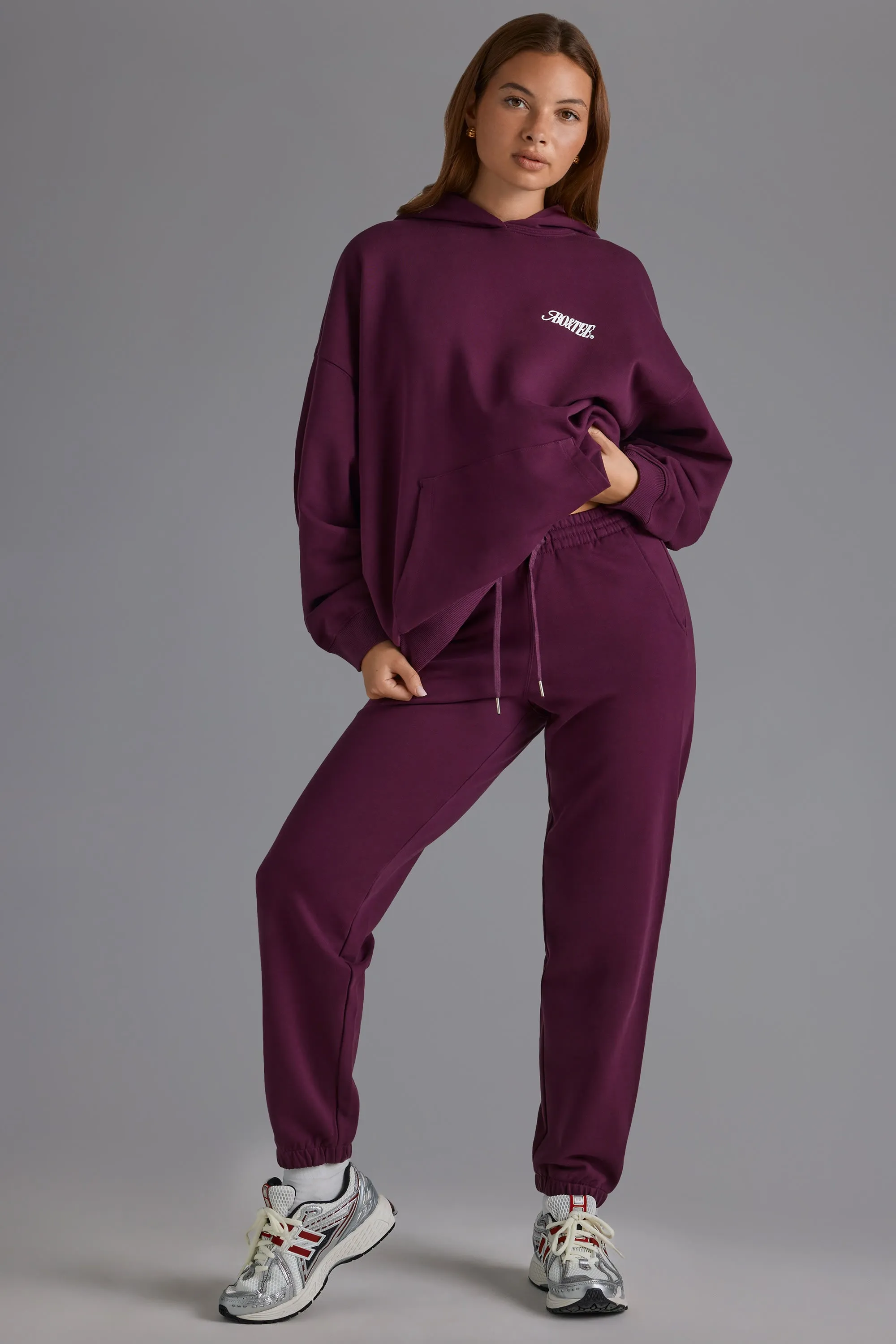 Relaxed Mid-Rise Joggers in Grape